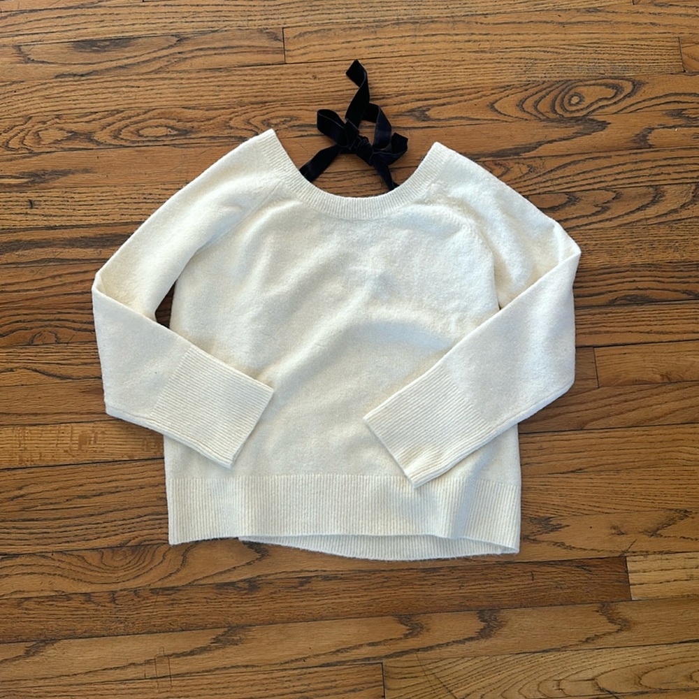 Women’s wool J. Crew sweater with velvet tie size M